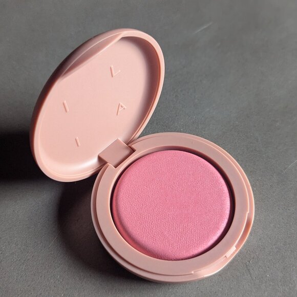 ILIA Beauty | Soft Focus Blurring Blush | Glimpse - Picture 6 of 16